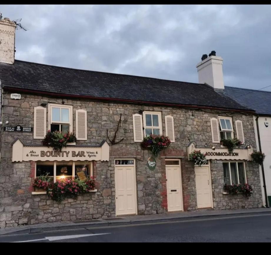 Bounty Bar Hotel Trim Exterior foto